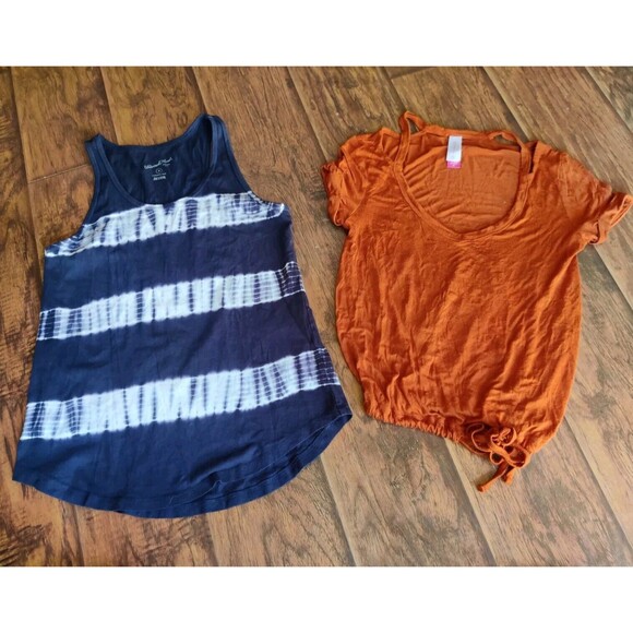 Lot Of 2 Shirts Tops Womens Size XS Universal Threads & No Boundaries Summer - Picture 1 of 14